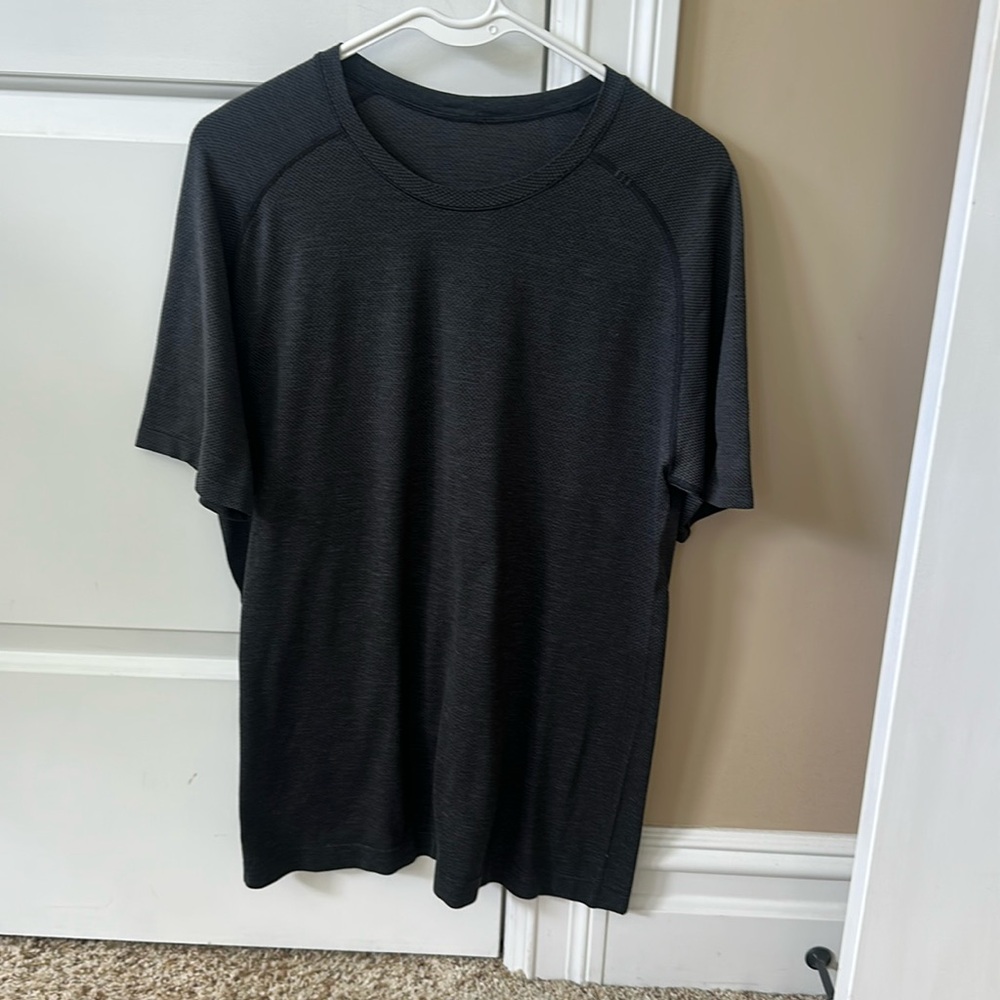 Men’s lululemon medium grey tshirt